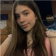 Estudiante de pedagogía con nivel de inglés B1 impartiendo clases a niños menos de 8 años